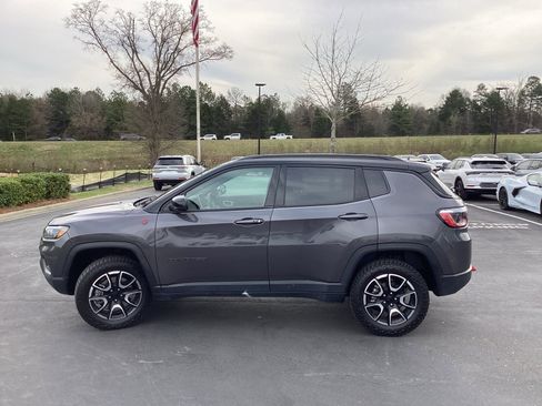 Used 2024 Jeep Compass Trailhawk image 6