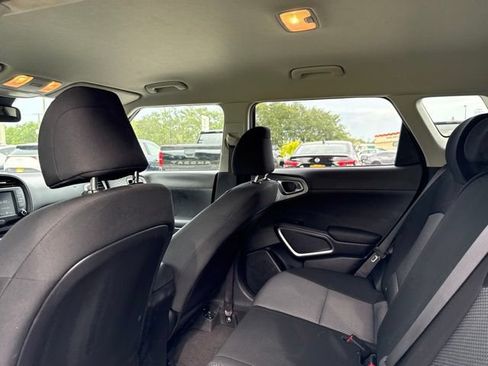 Used 2025 Kia Soul LX w/ LX Technology Package FWD image 22