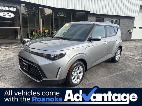 Used 2025 Kia Soul LX w/ LX Technology Package FWD image 1