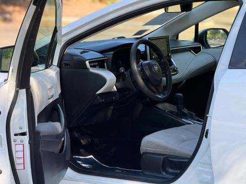 Used 2021 Toyota Corolla LE FWD image 7