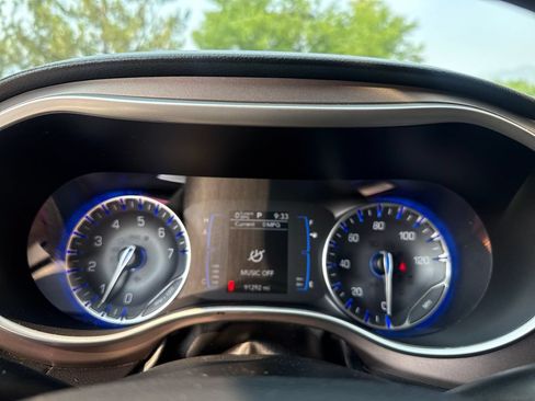 Used 2020 Chrysler Voyager L FWD image 17