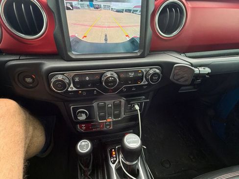 Used 2021 Jeep Gladiator Rubicon AWD/4WD image 24