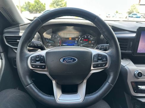 Used 2023 Ford Explorer XLT w/ Equipment Group 202A RWD image 9