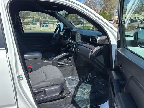Used 2024 Toyota Tacoma SR5 AWD/4WD image 20