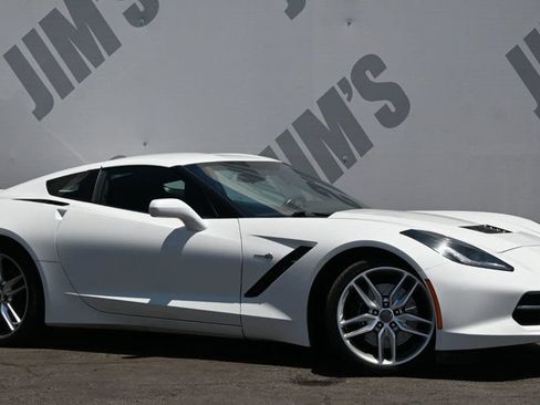 Used 2016 Chevrolet Corvette Stingray Coupe RWD image 3