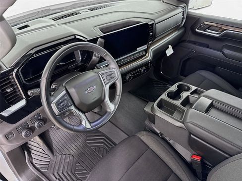 Used 2023 Chevrolet Silverado 1500 RST w/ Z71 Off-Road Package image 10