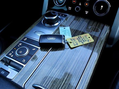 Used 2018 Land Rover Range Rover image 24