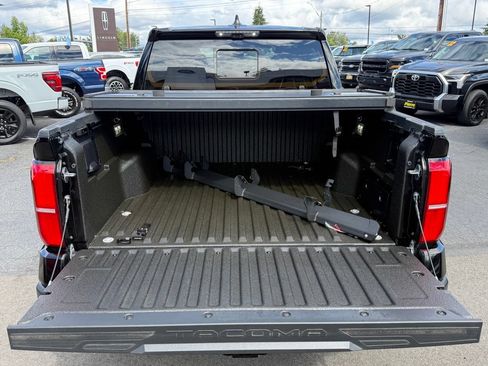 Used 2025 Toyota Tacoma TRD Pro AWD/4WD image 32