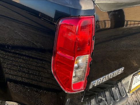 Used 2018 Nissan Frontier SV image 29