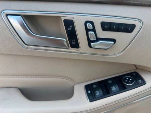 Used 2014 Mercedes-Benz E 350 4MATIC Sedan image 21