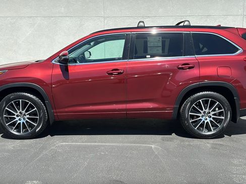 Used 2017 Toyota Highlander SE image 5