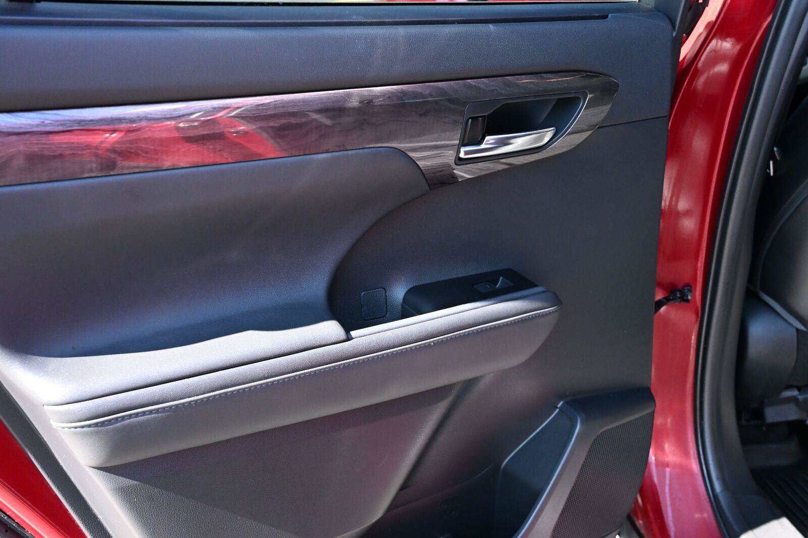 Used 2020 Toyota Highlander Limited AWD/4WD image 19