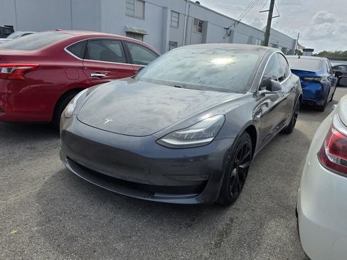 Used 2018 Tesla Model 3 Mid Range image 4