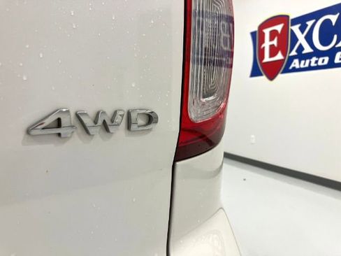 Used 2014 Ford Explorer XLT w/ Equipment Group 201A image 18