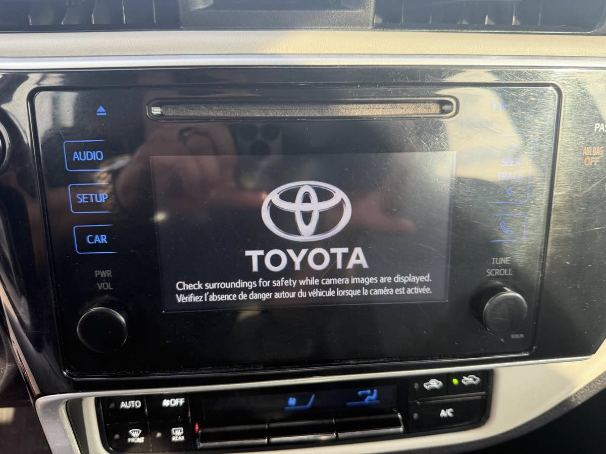 Used 2017 Toyota Corolla LE FWD image 23