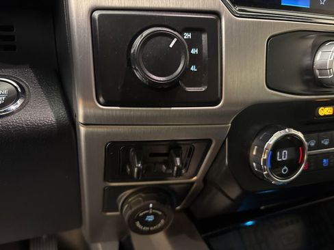 Used 2022 Ford F450 Platinum w/ FX4 Off-Road Package image 37