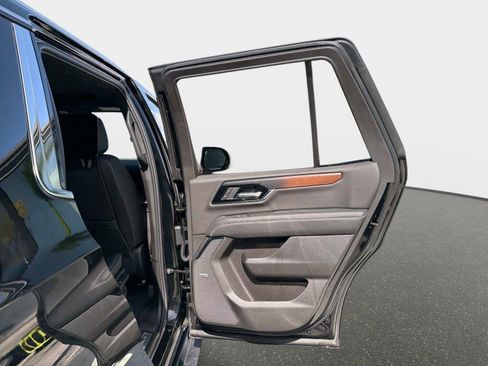Used 2026 GMC Yukon Denali w/ Advanced Technology Package AWD/4WD image 26