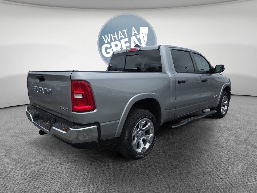 Used 2025 RAM 1500 Big Horn AWD/4WD image 3