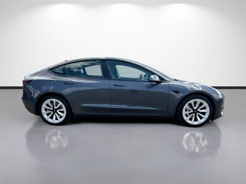 Used 2023 Tesla Model 3 Standard Range image 2