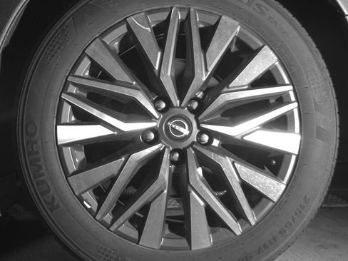 Used 2025 Nissan Altima 2.5 SV image 14