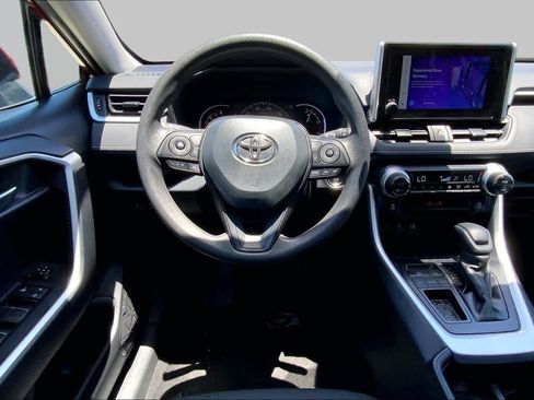 Used 2025 Toyota RAV4 XLE FWD image 6