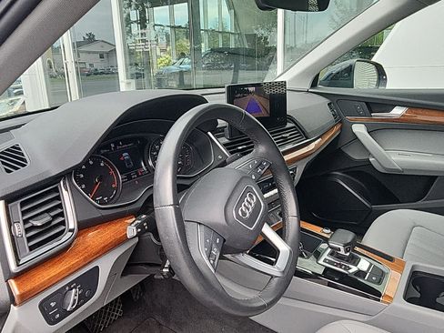 Used 2023 Audi Q5 2.0T Premium w/ Convenience Package AWD/4WD image 3