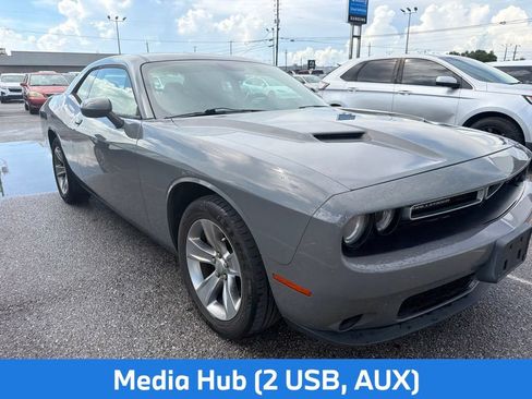 Used 2019 Dodge Challenger SXT RWD image 4