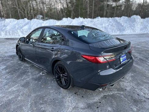 Used 2025 Toyota Camry SE w/ Convenience Package image 8