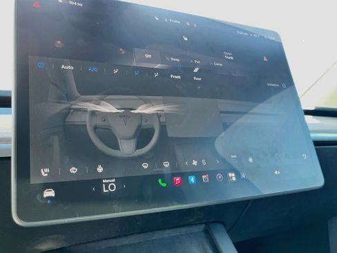 Used 2025 Tesla Model Y Long Range AWD/4WD image 19
