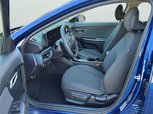 New 2025 Kia K4 LXS image 13