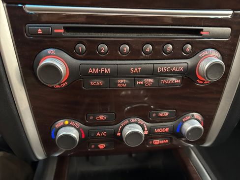 Used 2015 Nissan Pathfinder Platinum w/ Family Entertainment Package image 26