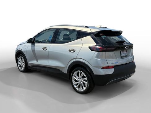 Used 2023 Chevrolet Bolt EUV LT FWD image 3