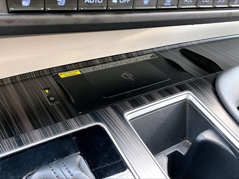 Used 2021 Toyota Sienna Limited image 32