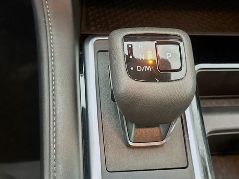 Used 2025 Nissan Pathfinder SV AWD/4WD image 24