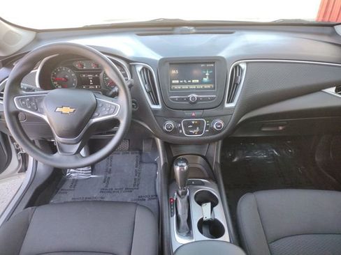 Used 2018 Chevrolet Malibu LS image 14