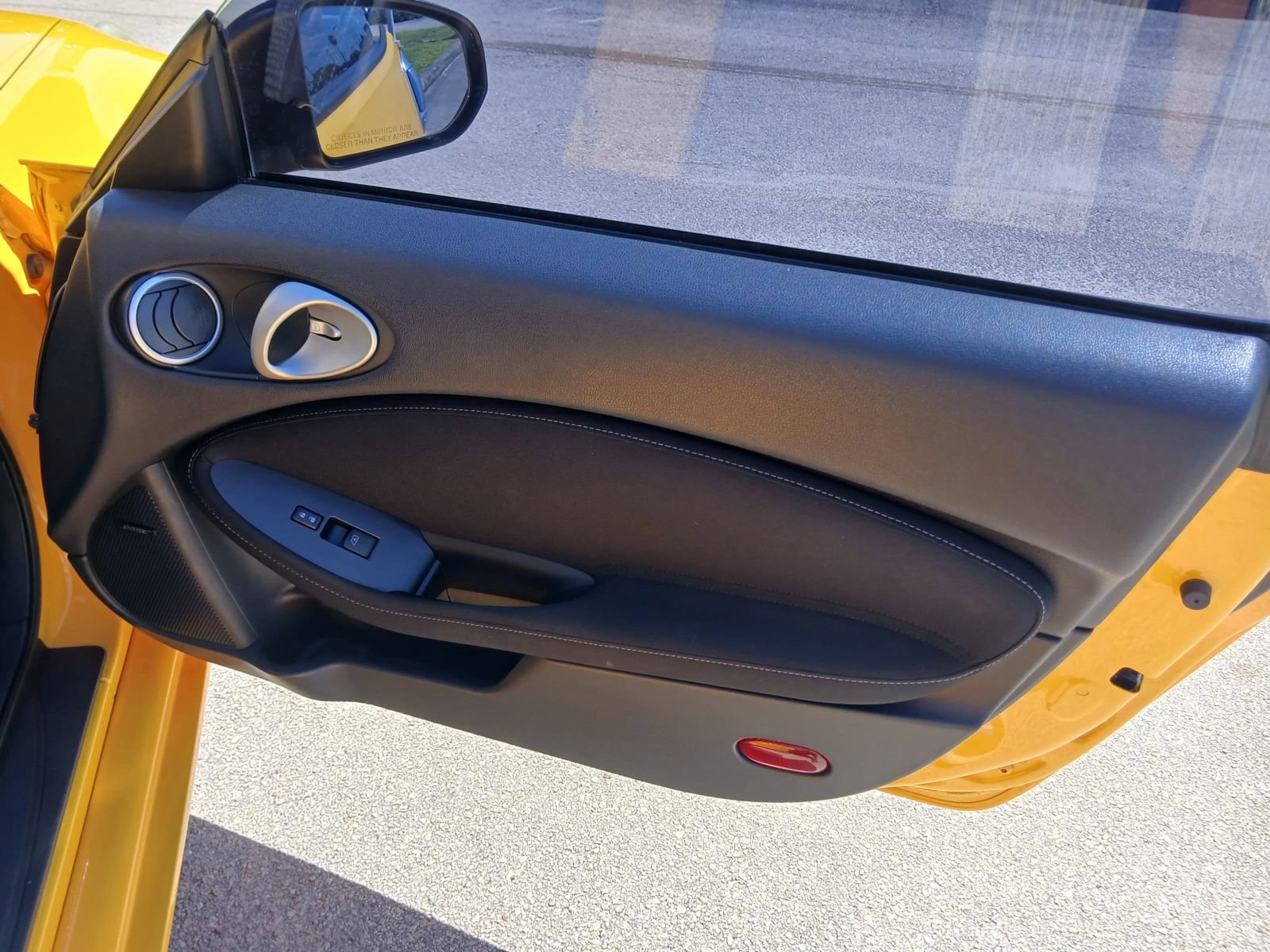 Used 2017 Nissan 370Z Coupe RWD image 16