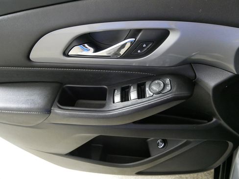 Used 2023 Chevrolet Traverse LT image 19