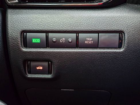 Used 2025 Nissan Sentra SV image 24