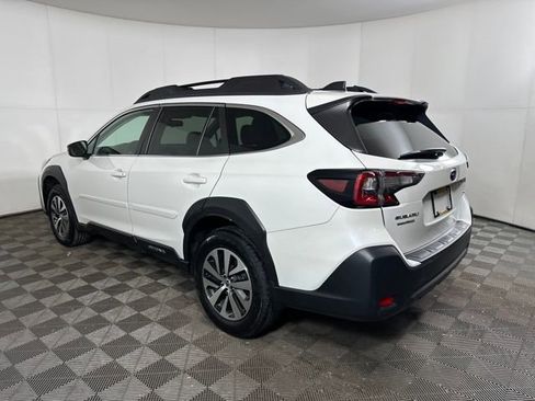 Used 2023 Subaru Outback Premium image 5