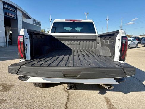 Used 2025 GMC Sierra 2500 AT4 image 6