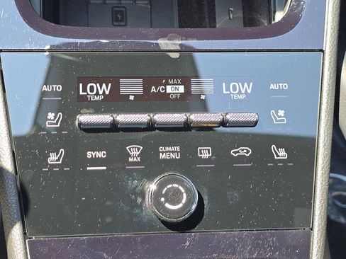 Certified 2025 Porsche Cayenne Coupe image 16