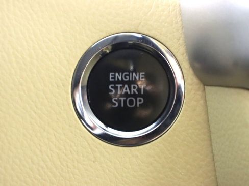 Used 2019 Toyota Highlander XLE FWD image 23