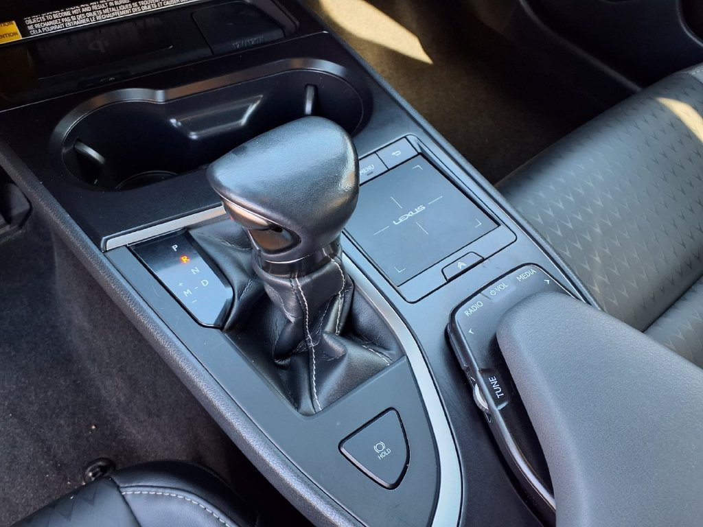 Used 2022 Lexus UX 200 w/ Accessory Package (Z1) FWD image 27