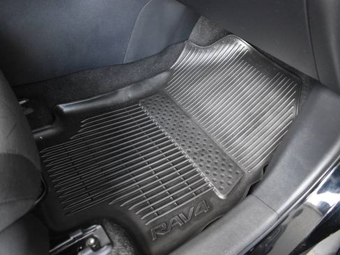 Used 2023 Toyota RAV4 XLE AWD/4WD image 22