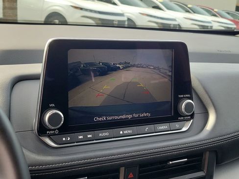 Certified 2025 Nissan Rogue SV image 33