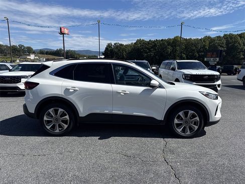 Used 2023 Ford Escape Platinum image 8