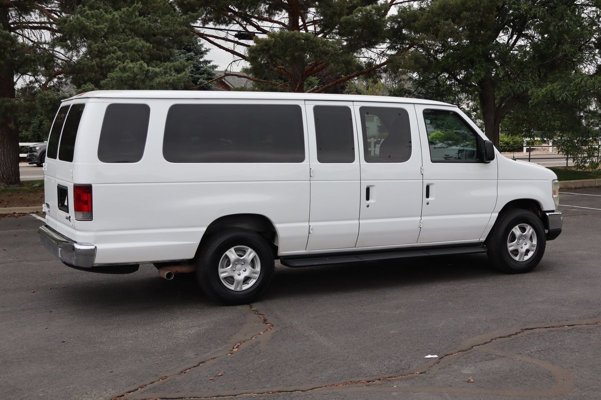 Used 2010 Ford E-350 and Econoline 350 XLT RWD image 4