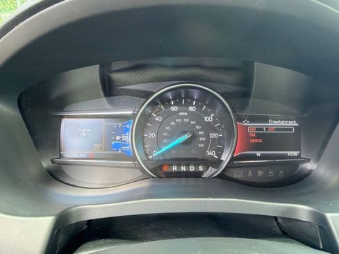 Used 2017 Ford Explorer XLT w/ Equipment Group 202A FWD image 15