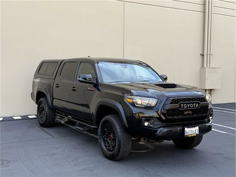 Used 2018 Toyota Tacoma TRD Pro AWD/4WD image 2