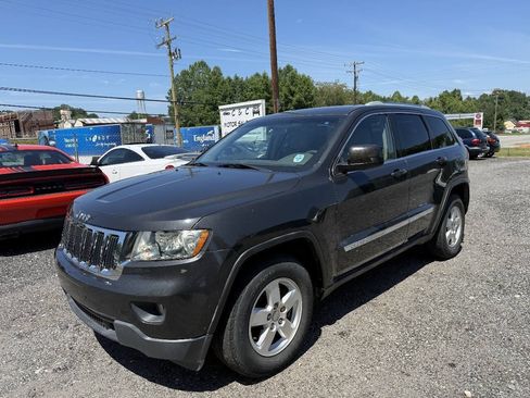 Used 2011 Jeep Grand Cherokee Laredo AWD/4WD image 3
